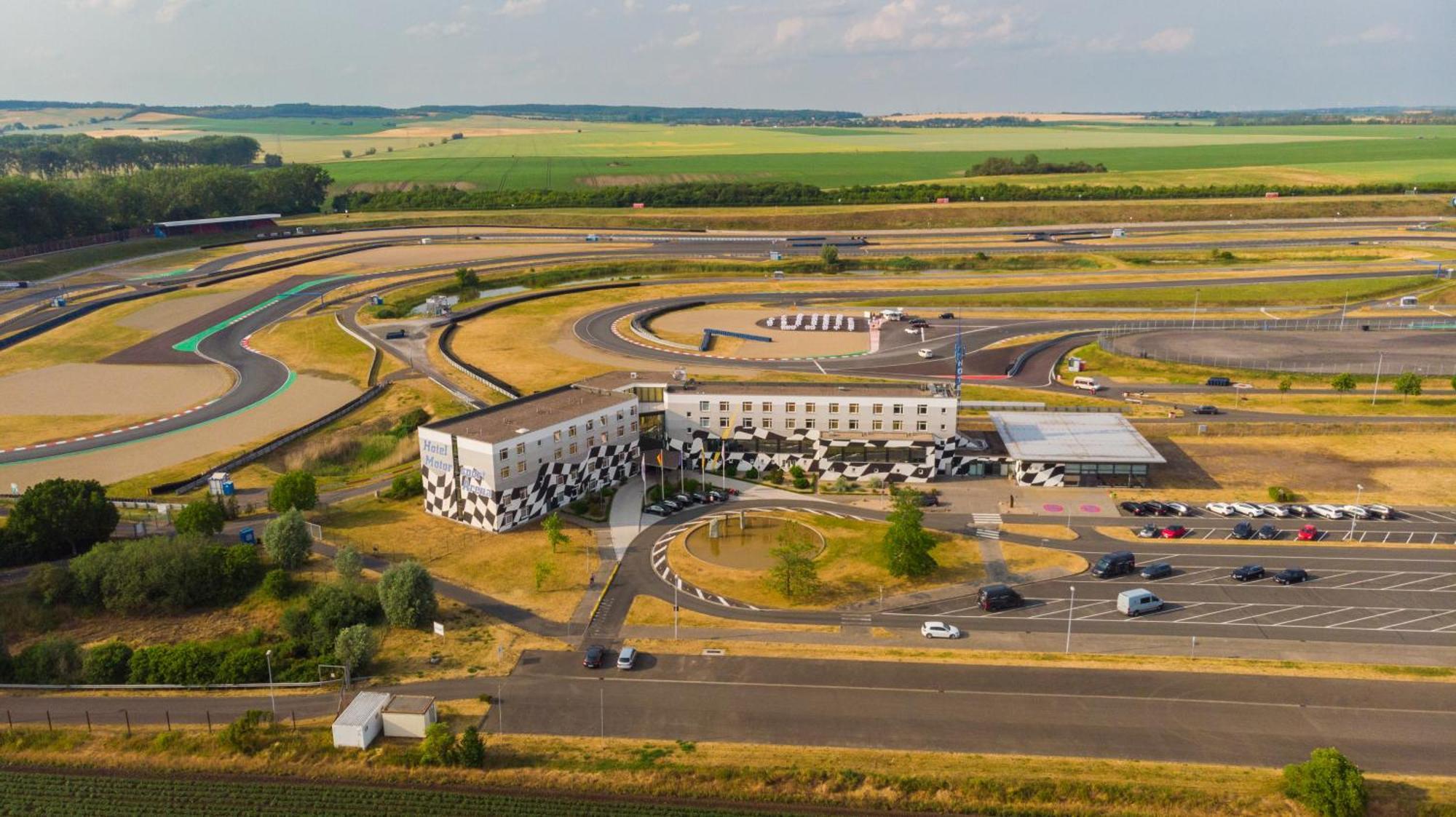אושרסלבן Hotel Motorsport Arena מראה חיצוני תמונה