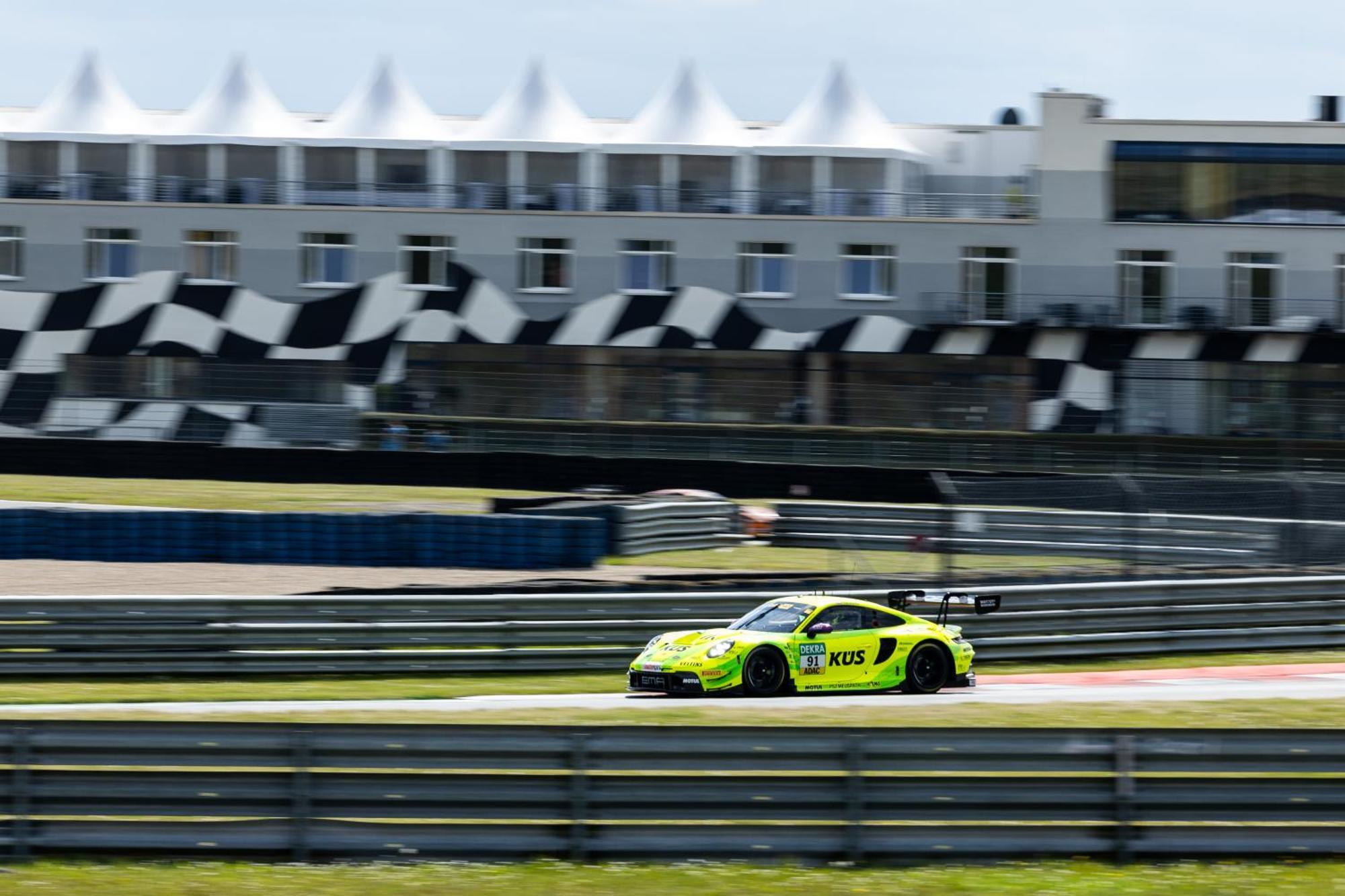 אושרסלבן Hotel Motorsport Arena מראה חיצוני תמונה